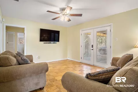 1574 Dover St, Mobile, AL 36618 photo 4