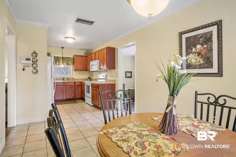 1574 Dover St, Mobile, AL 36618 photo 6