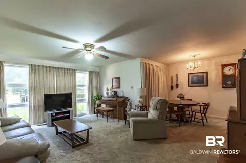 400 Thornton Pl, Mobile, AL 36609 photo 12