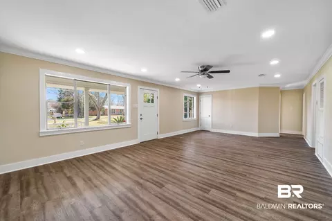 613 E Myrtle Ave, Foley, AL 36535 photo 4