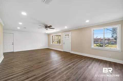 613 E Myrtle Ave, Foley, AL 36535 photo 3