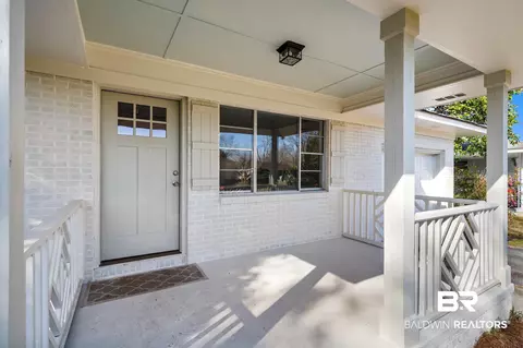 613 E Myrtle Ave, Foley, AL 36535 photo 2