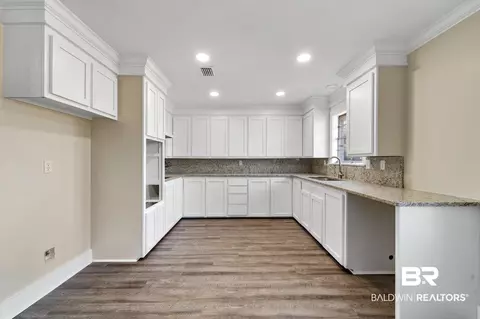 613 E Myrtle Ave, Foley, AL 36535 photo 8