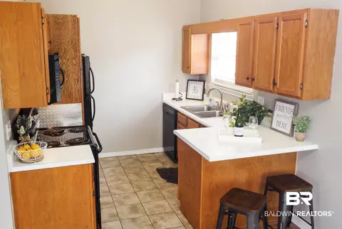 9459 N Copperfield Dr, Mobile, AL 36608 photo 2
