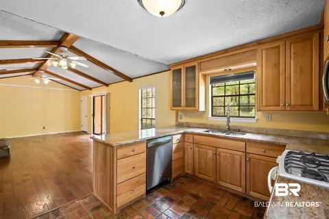 5233 Wilhelm Dr, Mobile, AL 36618 photo 4