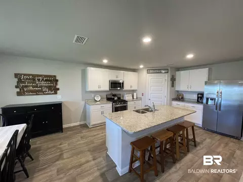 8305 Harmon St, Daphne, AL 36526 photo 2