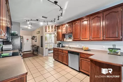 10186 Summerlake Dr, Mobile, AL 36608 photo 9