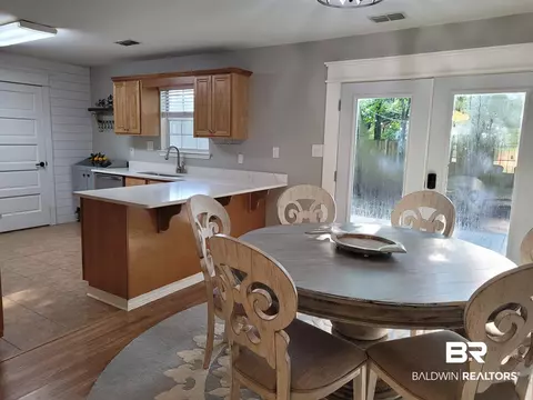 433 S Section St, Fairhope, AL 36532 photo 4