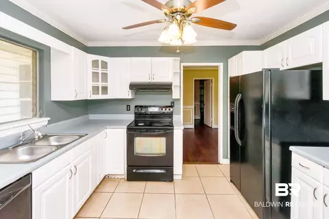 62 Sherwood Dr, Mobile, AL 36606 photo 8