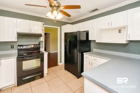 62 Sherwood Dr, Mobile, AL 36606 photo 9