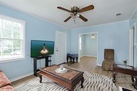 859 E Victory Dr, Mobile, AL 36606 photo 4