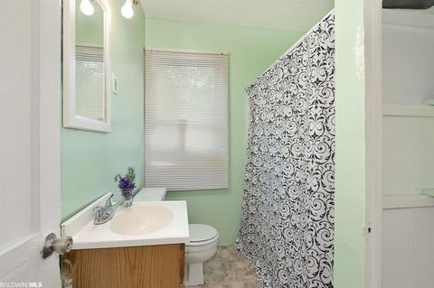 859 E Victory Dr, Mobile, AL 36606 photo 9