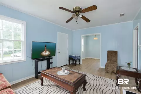 859 E Victory Dr, Mobile, AL 36606 photo 4