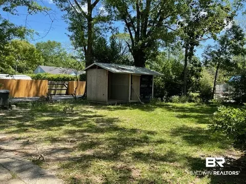 505 E Myrtle Ave, Foley, AL 36535 photo 3