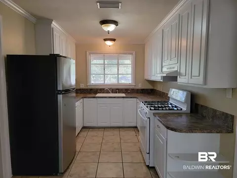 4577 Hillview Dr, Mobile, AL 36609 photo 9