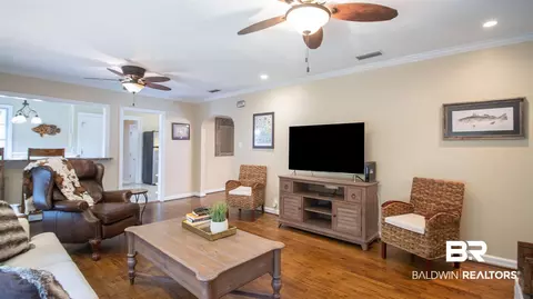 4577 Hillview Dr, Mobile, AL 36609 photo 3