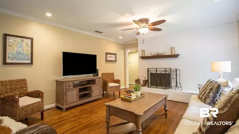 4577 Hillview Dr, Mobile, AL 36609 photo 2