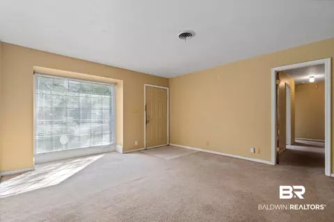 851 Graymont Dr, Mobile, AL 36608 photo 2