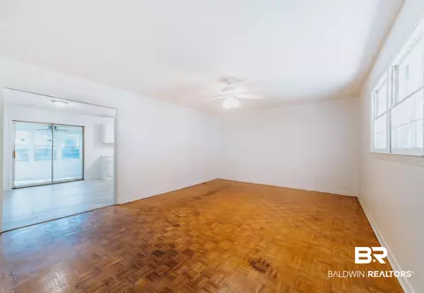561 Markham Dr, Mobile, AL 36609 photo 4