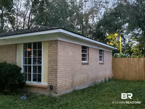 415 E Myrtle Ave, Foley, AL 36535 photo 3