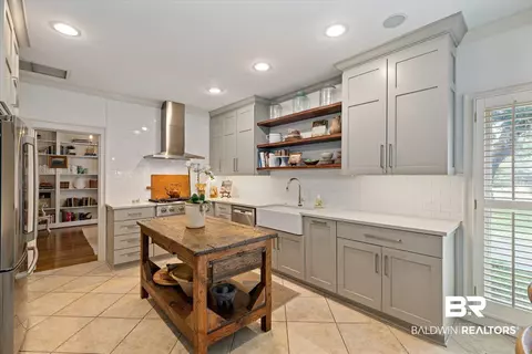 301 E Durham Dr, Mobile, AL 36606 photo 9