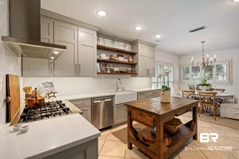 301 E Durham Dr, Mobile, AL 36606 photo 8