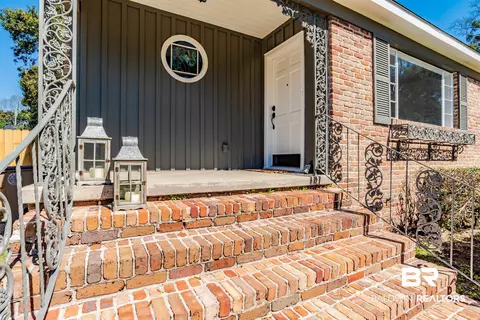 2504 Oak View Dr, Mobile, AL 36606 photo 2