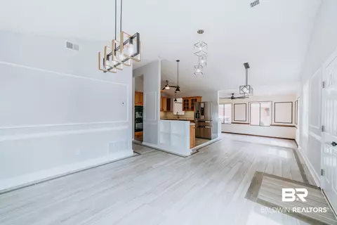 2304 Roberta Dr, Mobile, AL 36617 photo 3