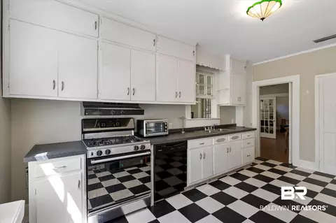 3705 Old Shell Rd, Mobile, AL 36608 photo 2