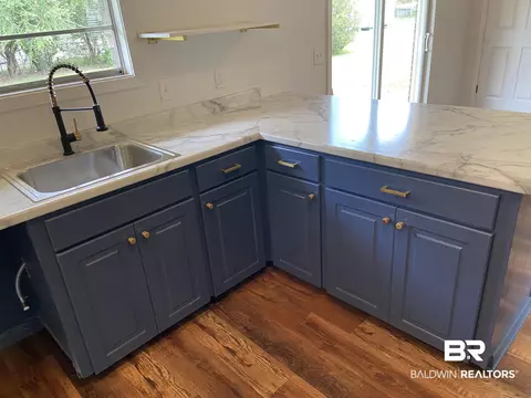 607 E Pine St, Atmore, AL 36502 photo 9