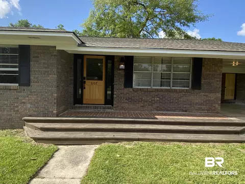 607 E Pine St, Atmore, AL 36502 photo 3