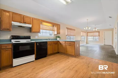 664 Willow Pointe Dr, Mobile, AL 36695 photo 3