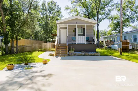 9456 Pinewood Ave, Elberta, AL 36530 photo 1