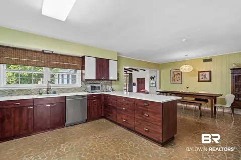 314 E Indian Creek Dr, Mobile, AL 36607 photo 11