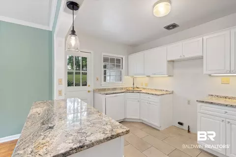 2013 N Levert Dr, Mobile, AL 36607 photo 7