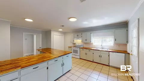 5209 S Pineview Ln, Mobile, AL 36608 photo 6