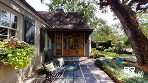 215 Woodlands Ave, Mobile, AL 36607 photo 2