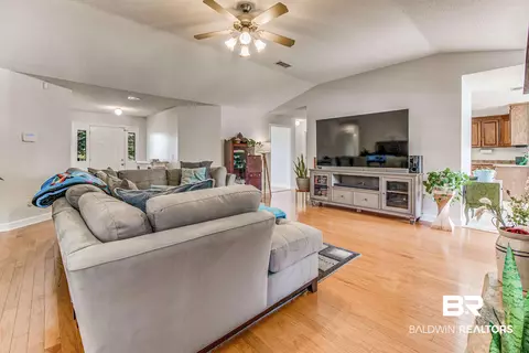 6740 Meadows Rd, Mcdavid, FL 32568 photo 10