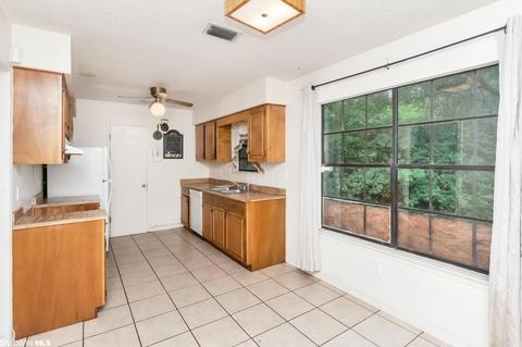 1463 Roderick Rd, Mobile, AL 36618 photo 5