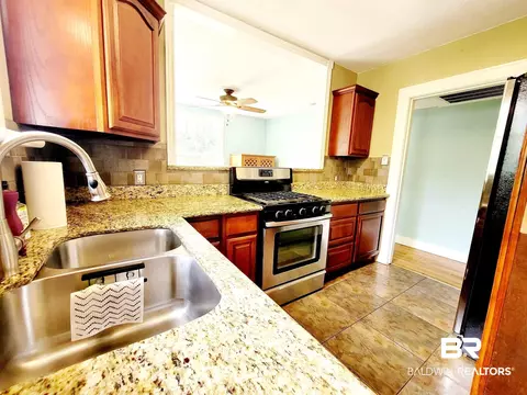 2005 Emogene St, Mobile, AL 36606 photo 4
