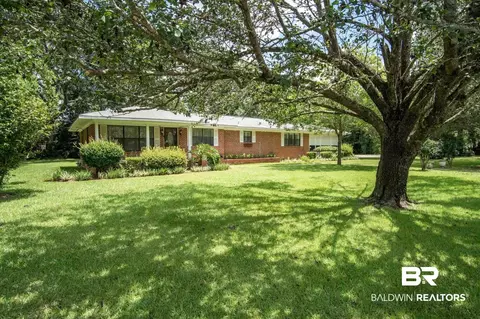 205 E Cypress St, Atmore, AL 36502 photo 3