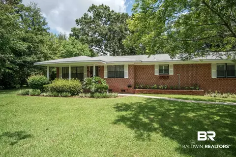 205 E Cypress St, Atmore, AL 36502 photo 4