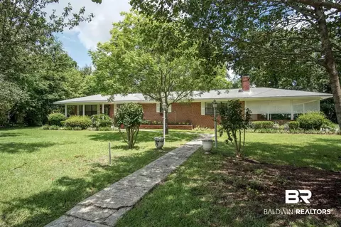 205 E Cypress St, Atmore, AL 36502 photo 2