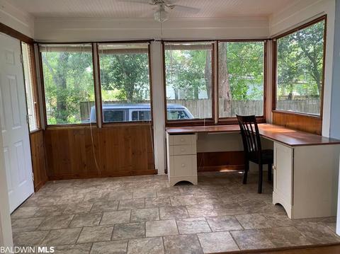 157 Pinehill Dr, Mobile, AL 36606 photo 4