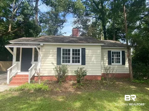 157 Pinehill Dr, Mobile, AL 36606 photo 2