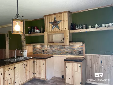 701 N Highway 99, Mcdavid, FL 32568 photo 11