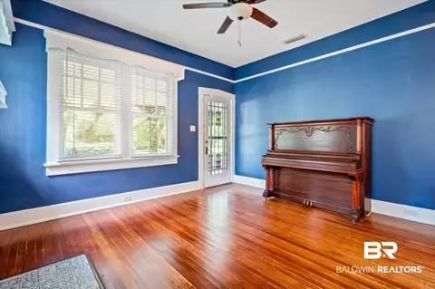 2561 Spring Hill Ave, Mobile, AL 36607 photo 4