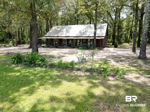 9549 Travis Rd, Brewton, AL 36426