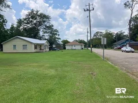 302 E School St, Atmore, AL 36502 photo 4