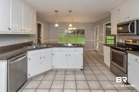 609 Highland Woods Dr, Mobile, AL 36608 photo 8